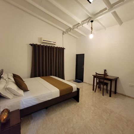 The Empyrean Airport Transit Hotel Katunayaka Bagian luar foto