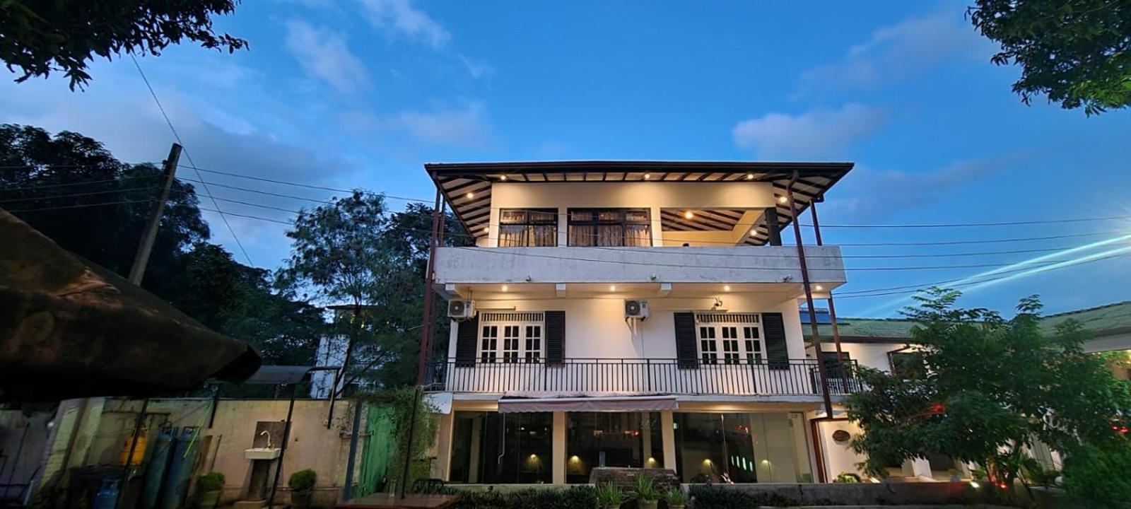 The Empyrean Airport Transit Hotel Katunayaka Bagian luar foto