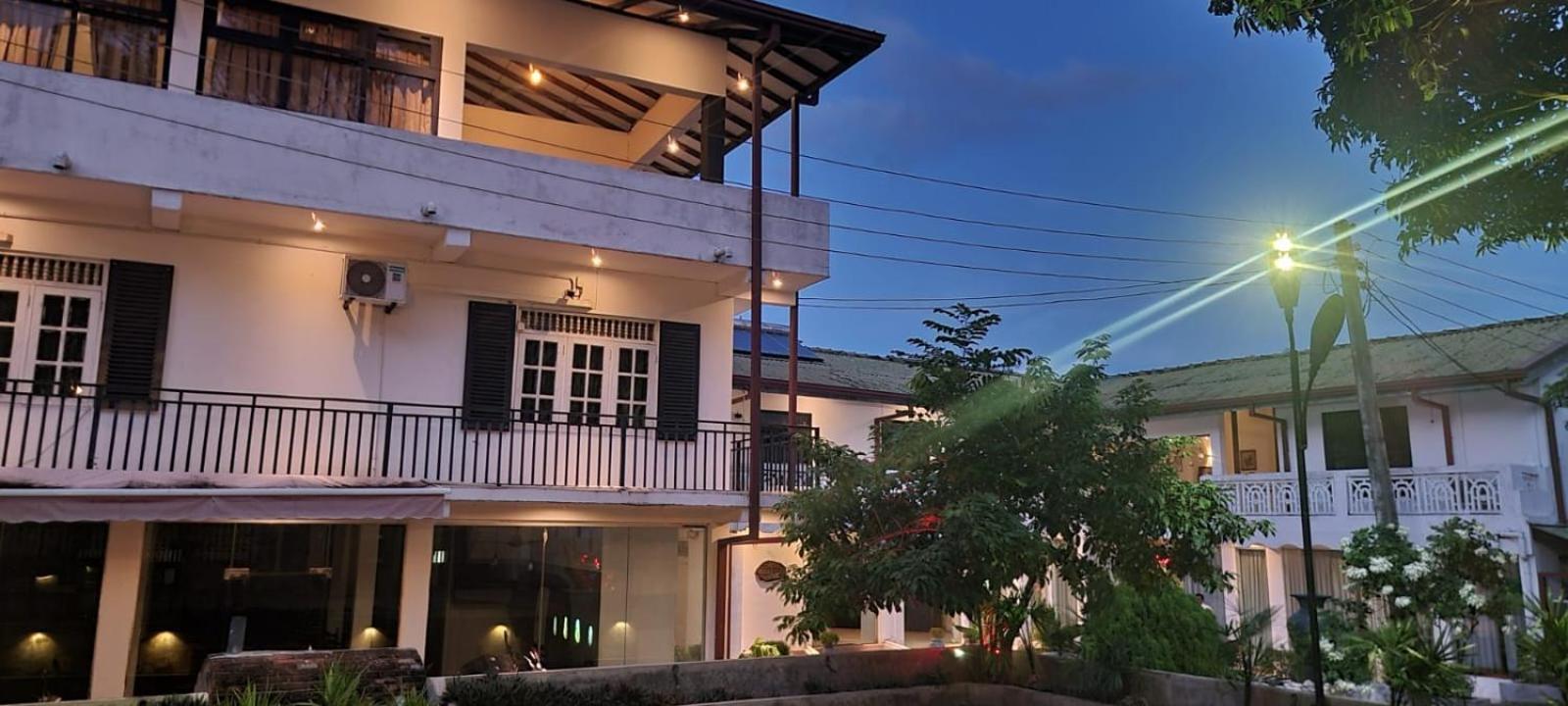 The Empyrean Airport Transit Hotel Katunayaka Bagian luar foto