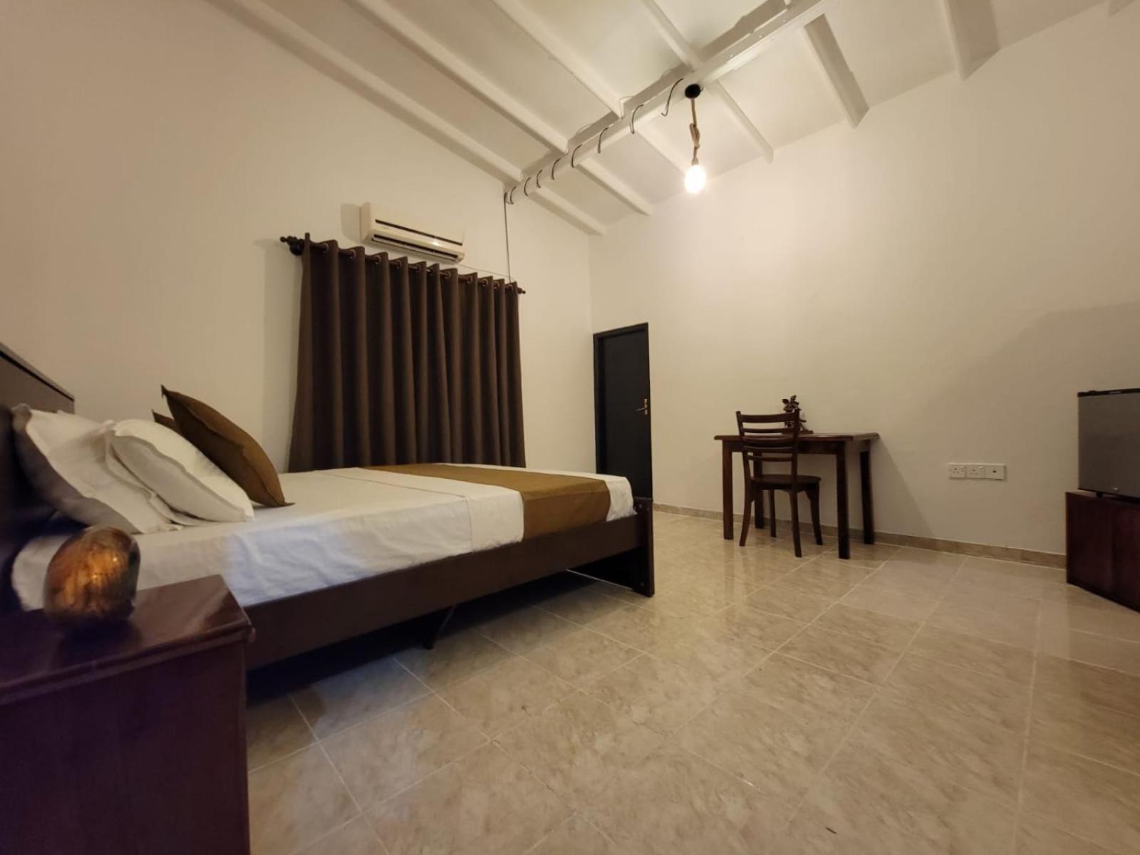 The Empyrean Airport Transit Hotel Katunayaka Bagian luar foto
