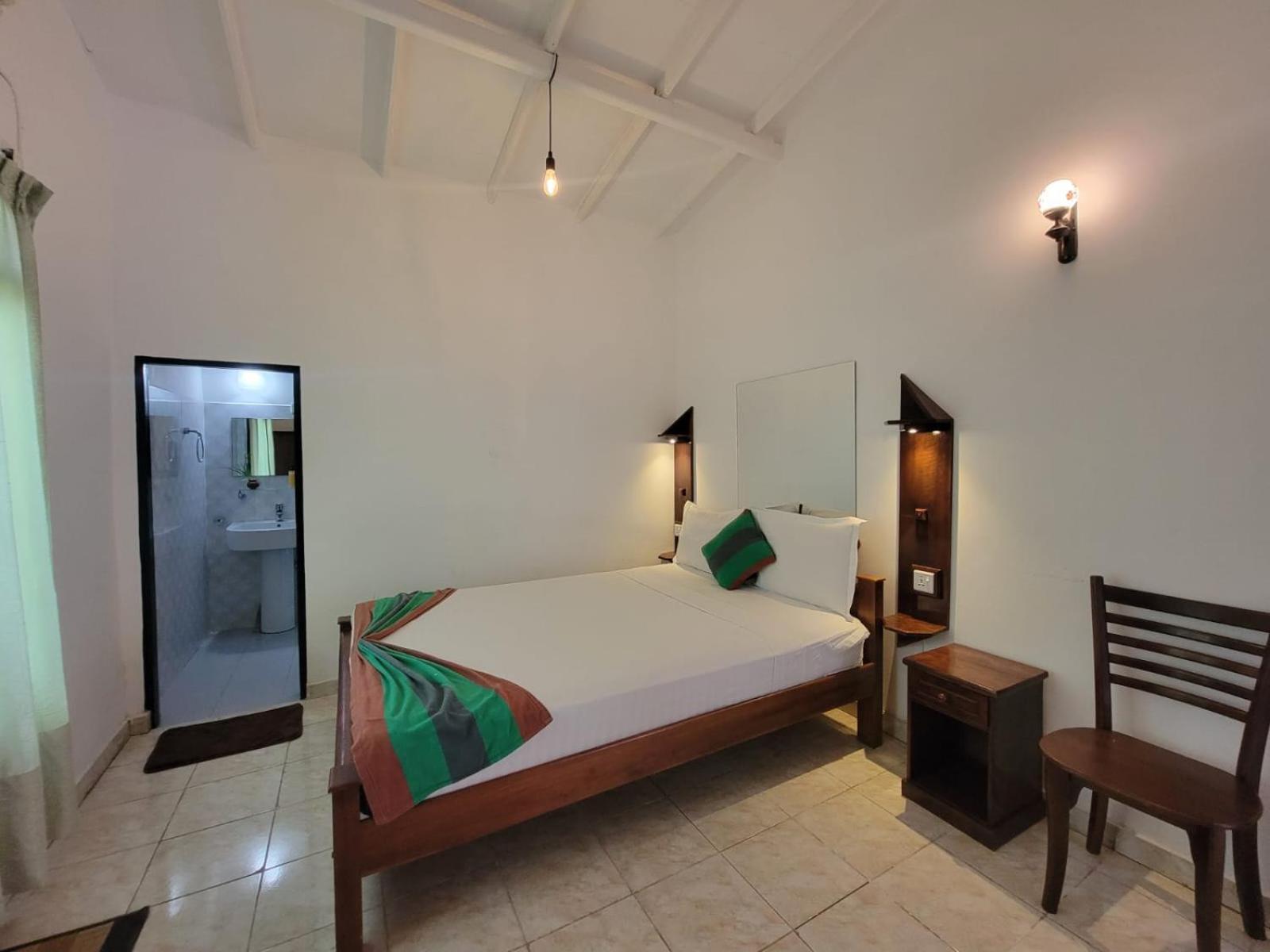 The Empyrean Airport Transit Hotel Katunayaka Bagian luar foto