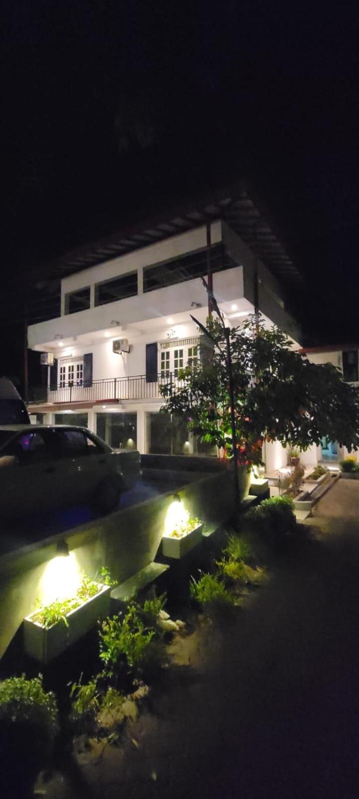 The Empyrean Airport Transit Hotel Katunayaka Bagian luar foto