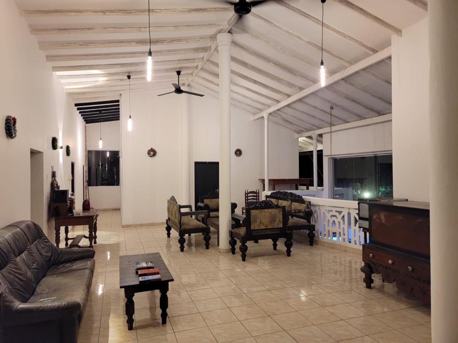 The Empyrean Airport Transit Hotel Katunayaka Bagian luar foto