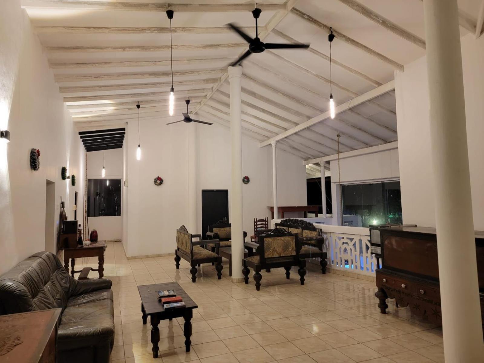 The Empyrean Airport Transit Hotel Katunayaka Bagian luar foto