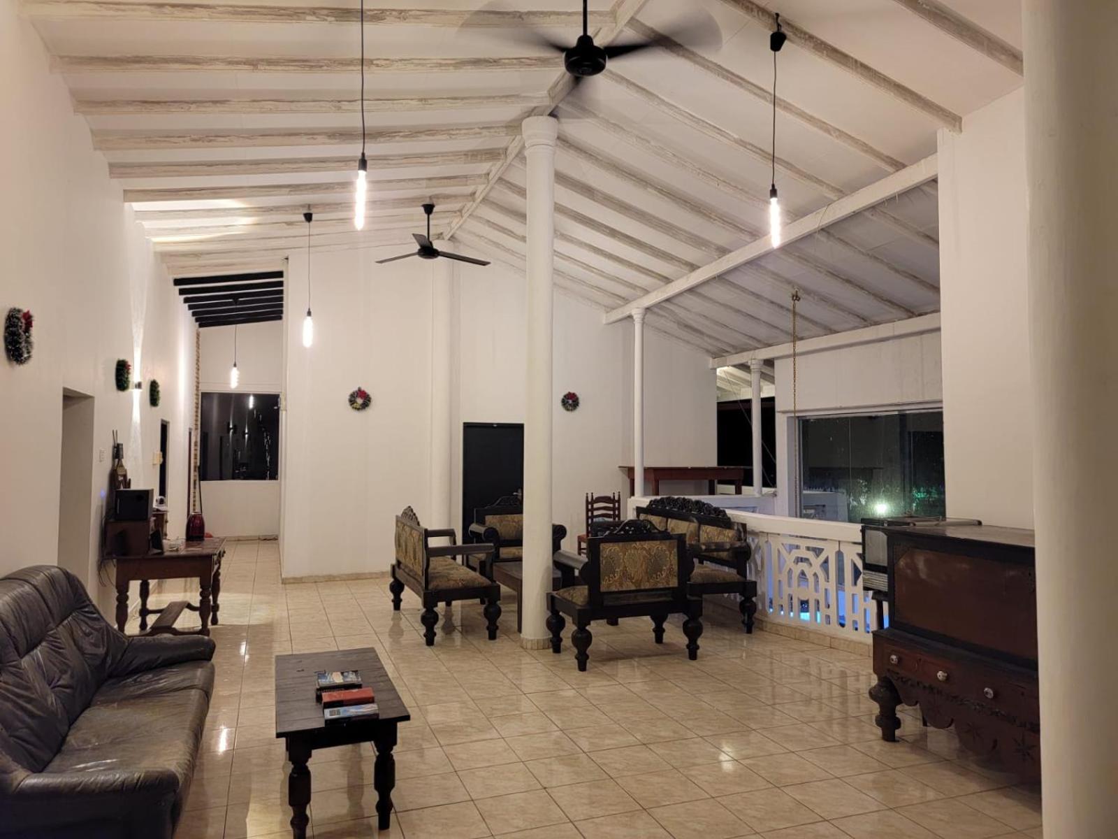 The Empyrean Airport Transit Hotel Katunayaka Bagian luar foto